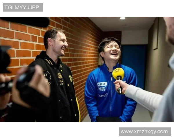 小胖挑战拆足球明星卡大揭秘你绝对想不到的惊喜和趣味瞬间